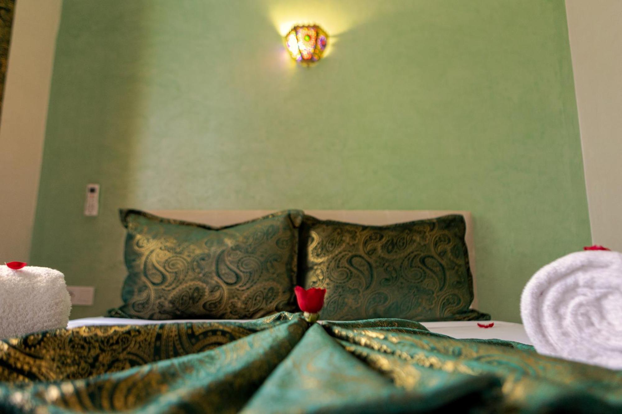 Riad Petite Rose マラケシュ エクステリア 写真